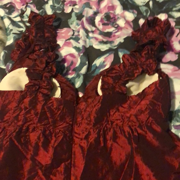 Red dress - Picture 3 of 4